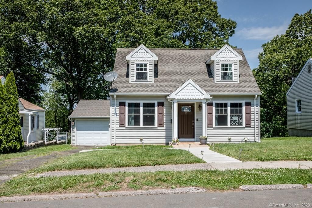 Property Photo: 15 Strathmore Road CT 06516