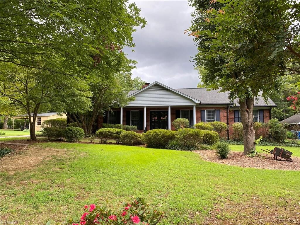 Property Photo:  261 Windsor Drive  NC 28144 