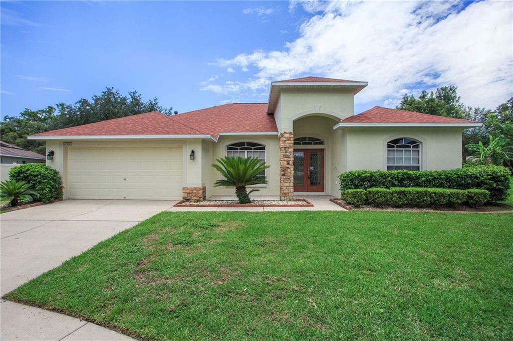 Property Photo: 1907 Winn Arthur Drive FL 33594
