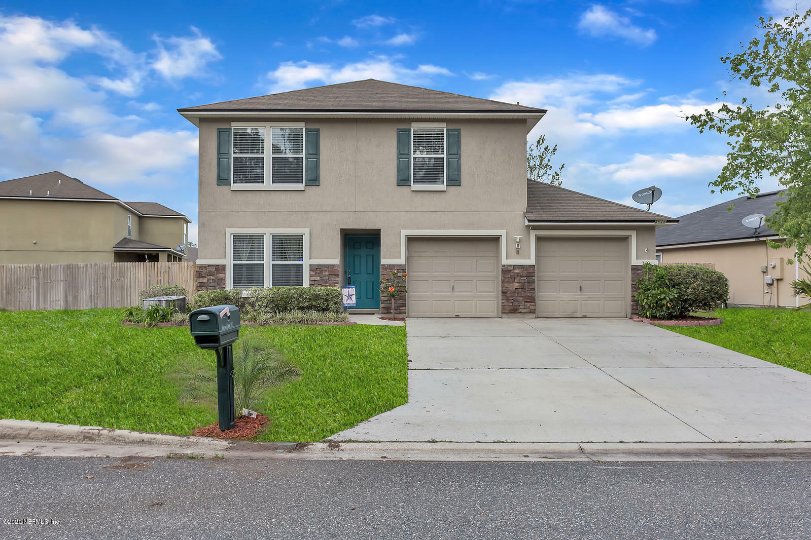 Property Photo:  5618 Village Pond Circle  FL 32222 