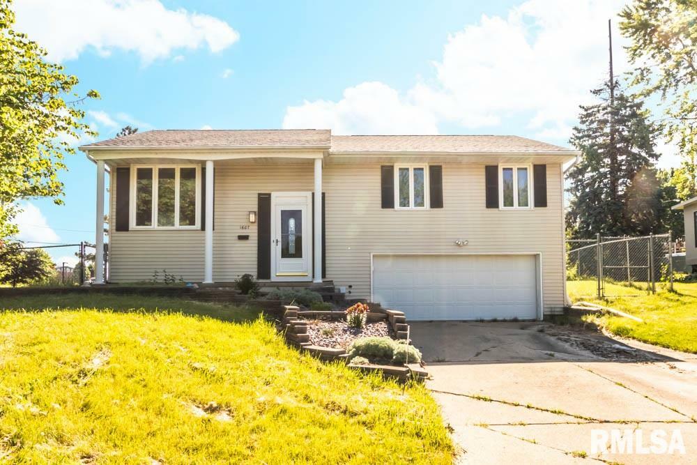 Property Photo:  1607 W Kensington  IL 61614 