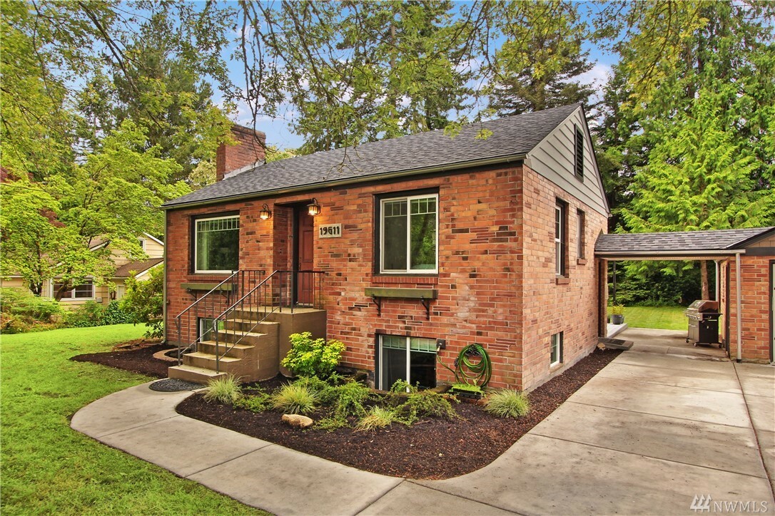 Property Photo:  19611 Forest Park Dr NE  WA 98155 