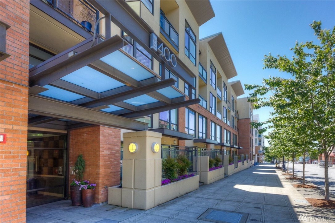 Property Photo: 400 Washington Ave 411 WA 98337
