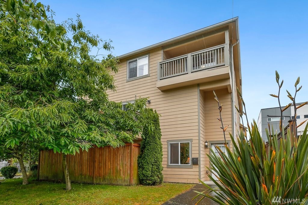 Property Photo: 4317 26th Avenue SW B WA 98106