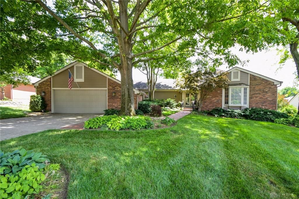 Property Photo: 4482 Blairgowrie Circle OH 45429