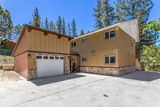Property Photo: 469 Catalina Road CA 92315