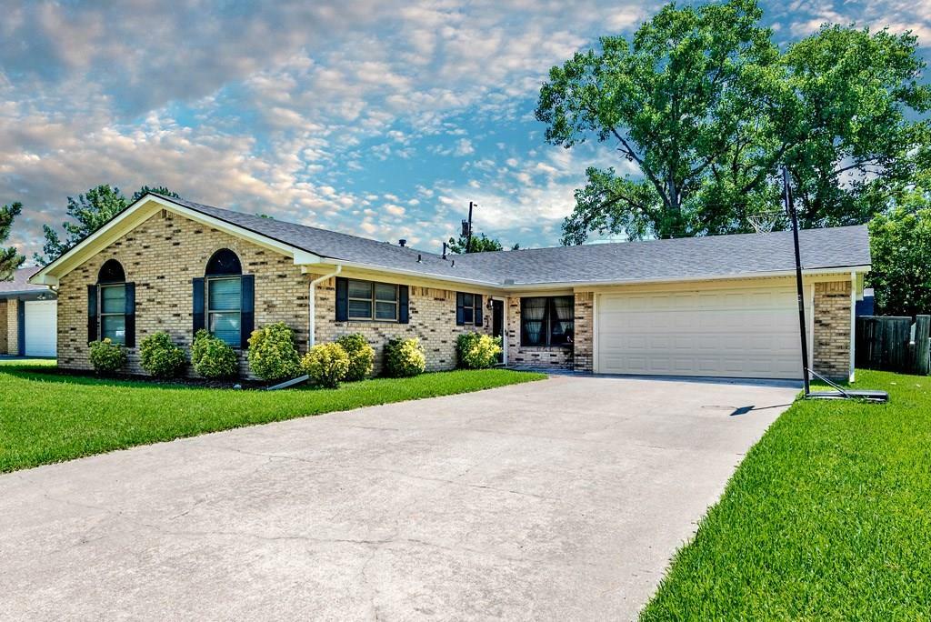 Property Photo:  512 Bryan Drive  TX 75020 