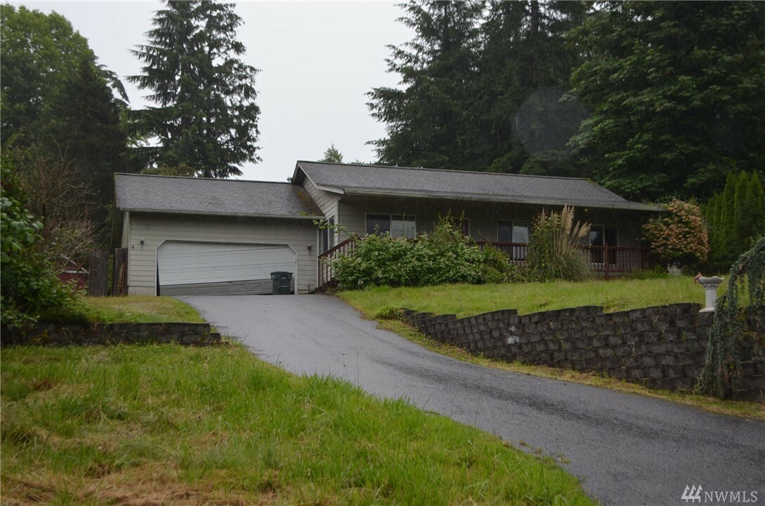 Property Photo:  515 38th St  WA 98229 