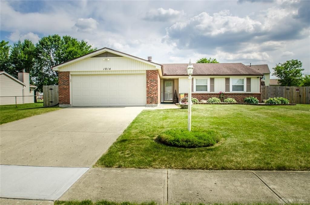 Property Photo: 1014 Meadowrun Road OH 45322