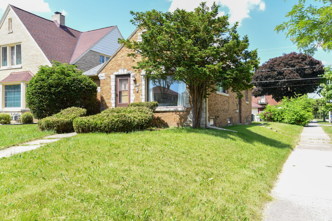 Property Photo: 3879 N 52nd St WI 53216