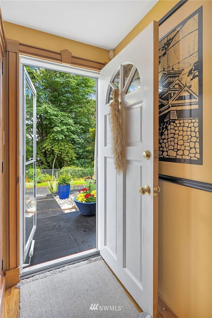 Property Photo:  9242  22nd Avenue SW  WA 98106 