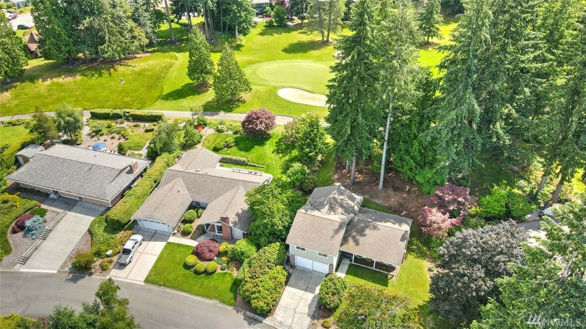 Property Photo:  14607 SE 170th Place  WA 98058 