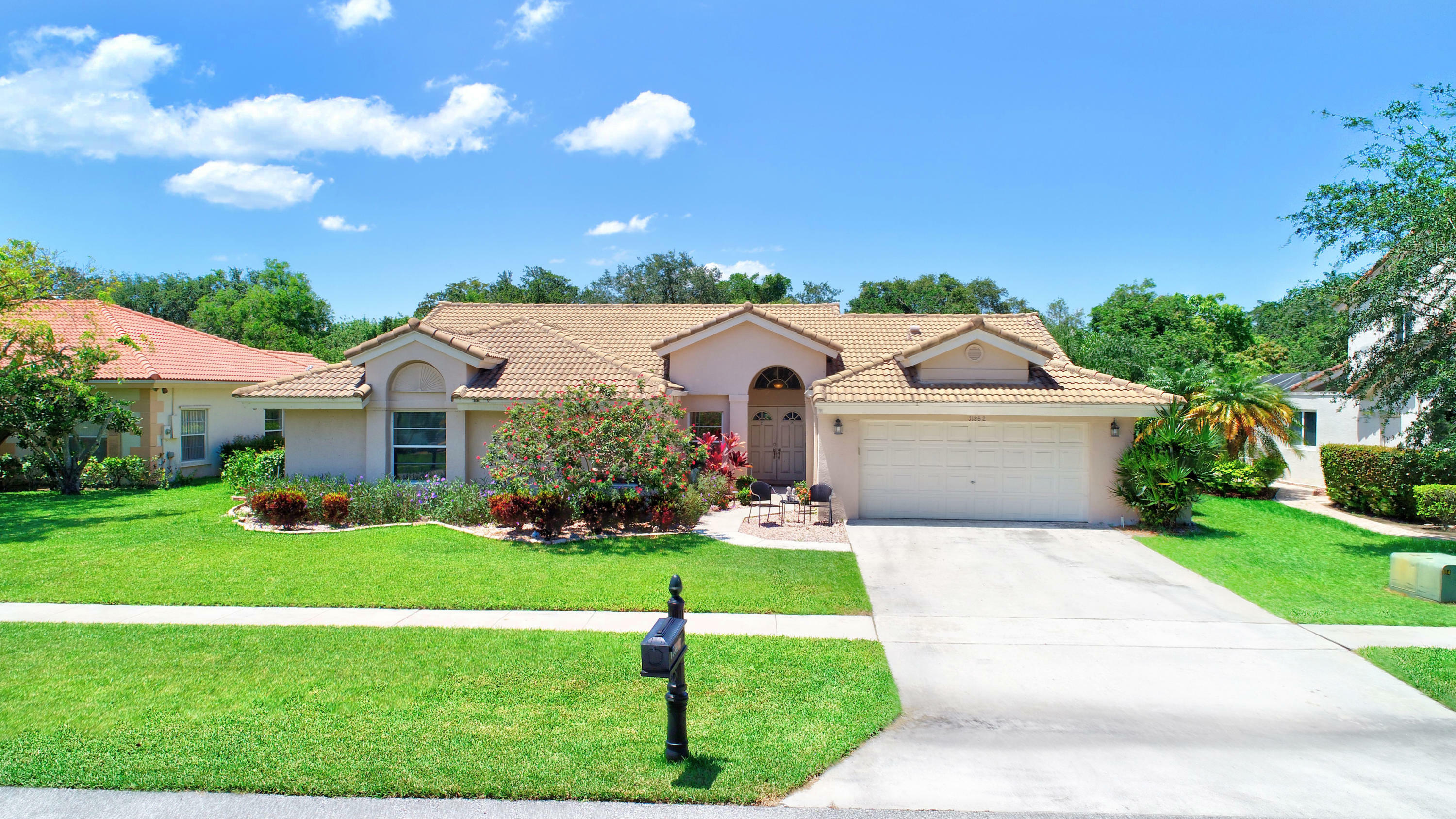 Property Photo:  11862 Island Lakes Lane  FL 33498 