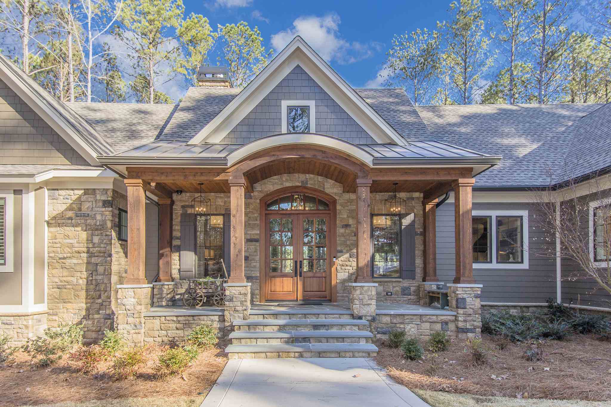 Property Photo: 2571 Parrotts Pointe Road GA 30642