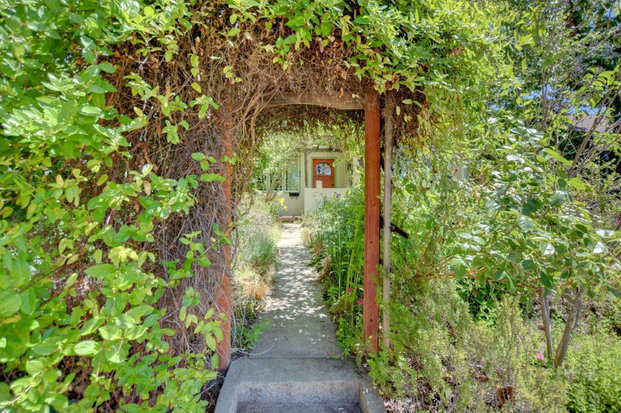 Property Photo: 21 Willamette Avenue OR 97504
