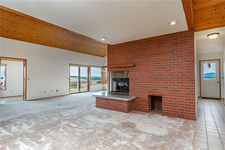 Property Photo: 2016 Piper Cir WA 98221