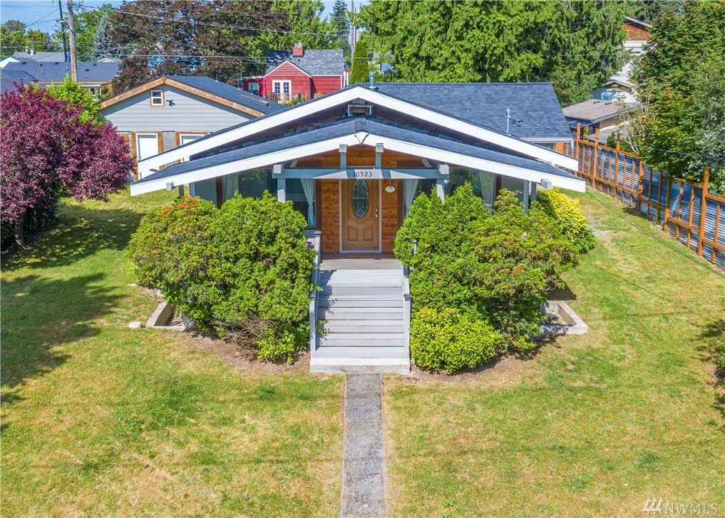 Property Photo:  10523 Linden Ave N  WA 98133 