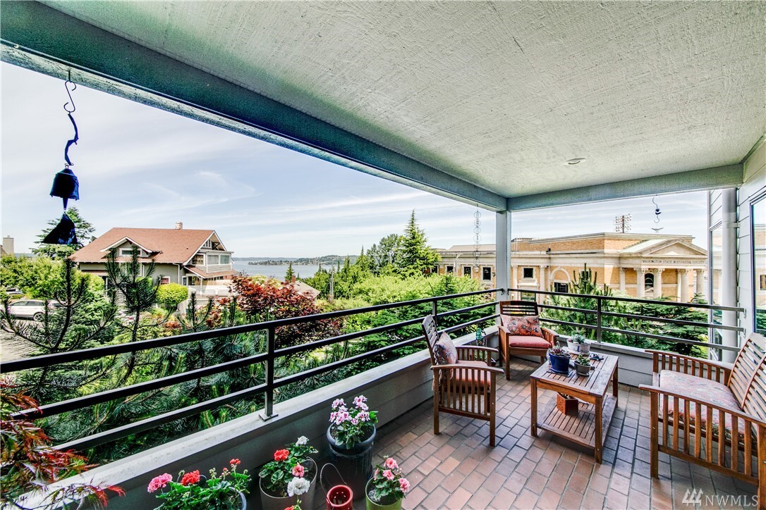 Property Photo: 312 N Stadium Way 102 WA 98403