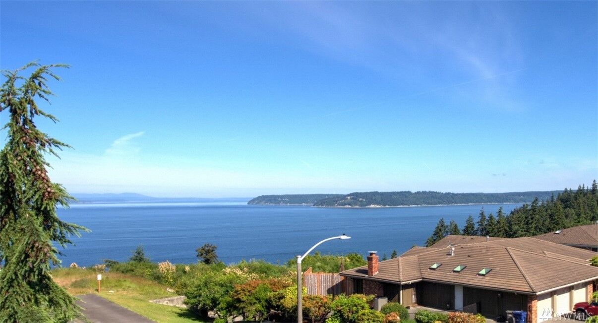 Property Photo: 6720 139th Place SW WA 98026