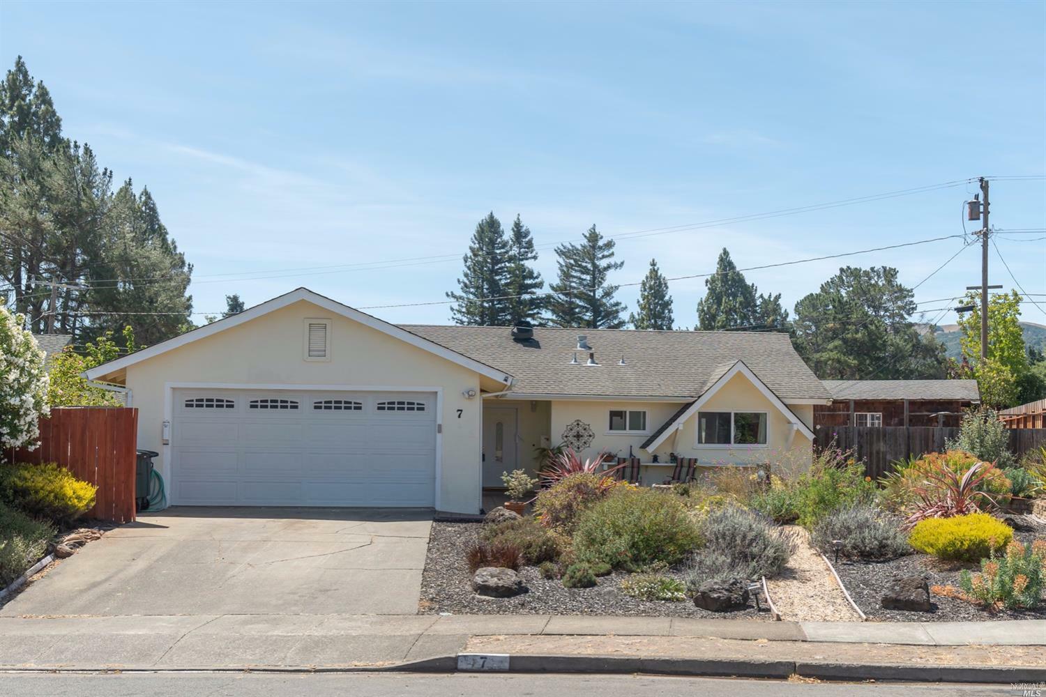 Property Photo: 7 Ruben Court CA 94947