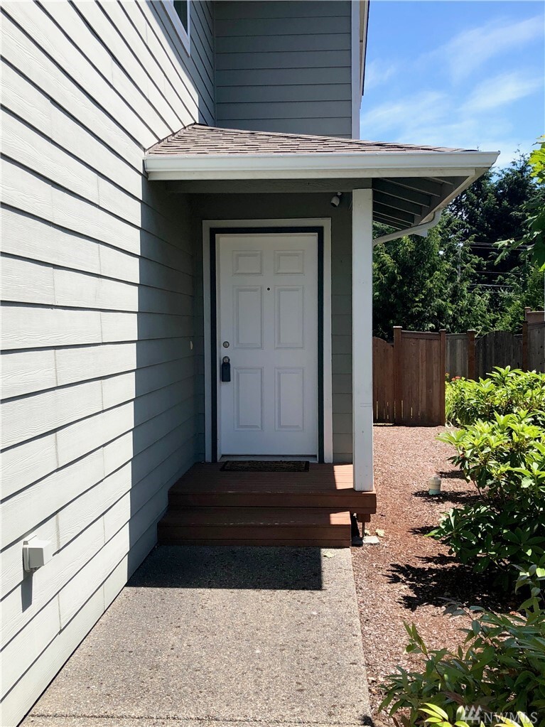 Property Photo: 5502 Glenmore Village Drive SE WA 98501