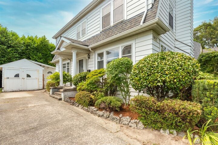 Property Photo:  1917  33rd Avenue S  WA 98144 