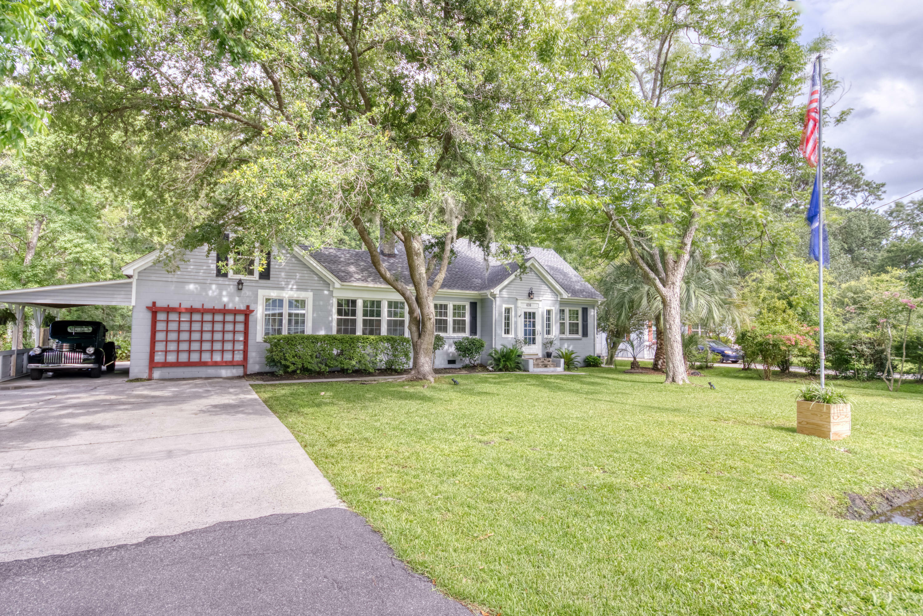 Property Photo: 416 Woodland Shores Road SC 29412