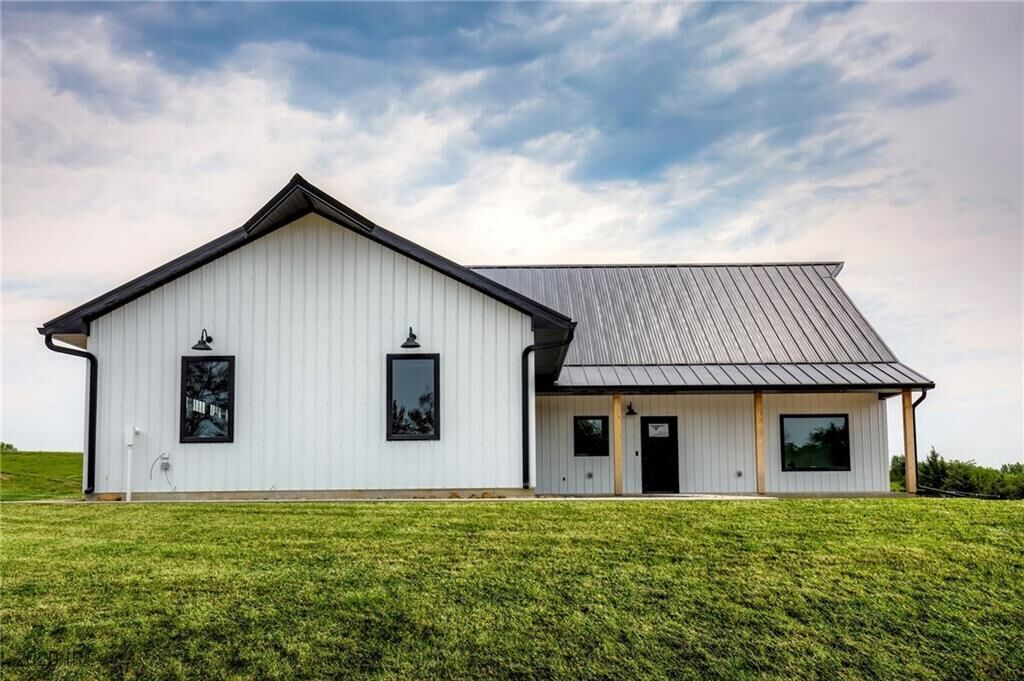 Property Photo:  21305 69 Highway  IA 50125 