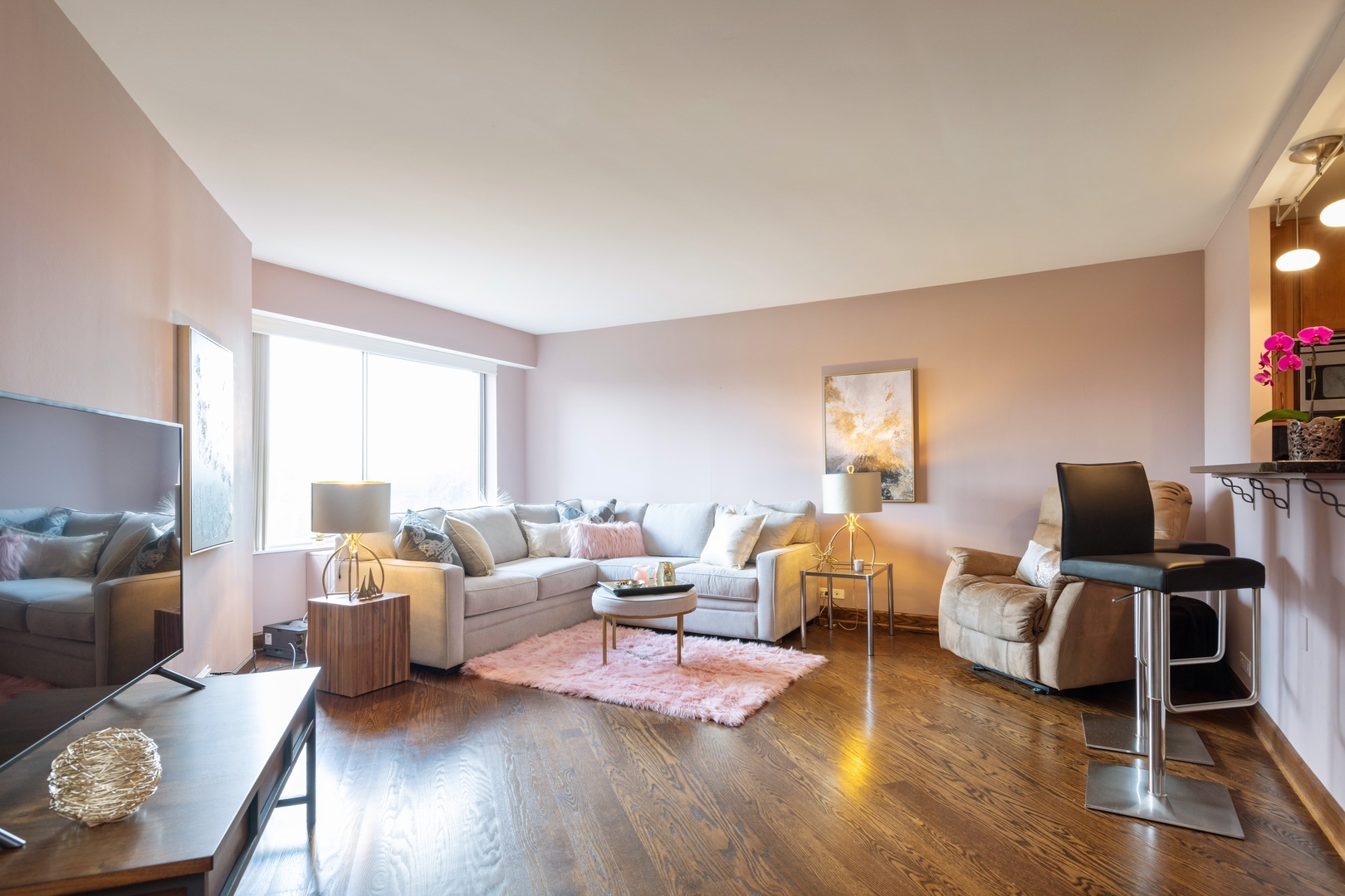 Property Photo: 7061 North Kedzie Avenue 609 IL 60645