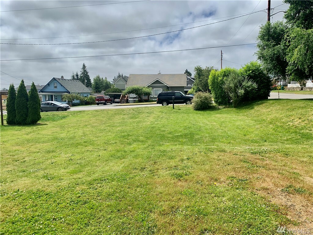 Property Photo:  1320 16th St  WA 98221 