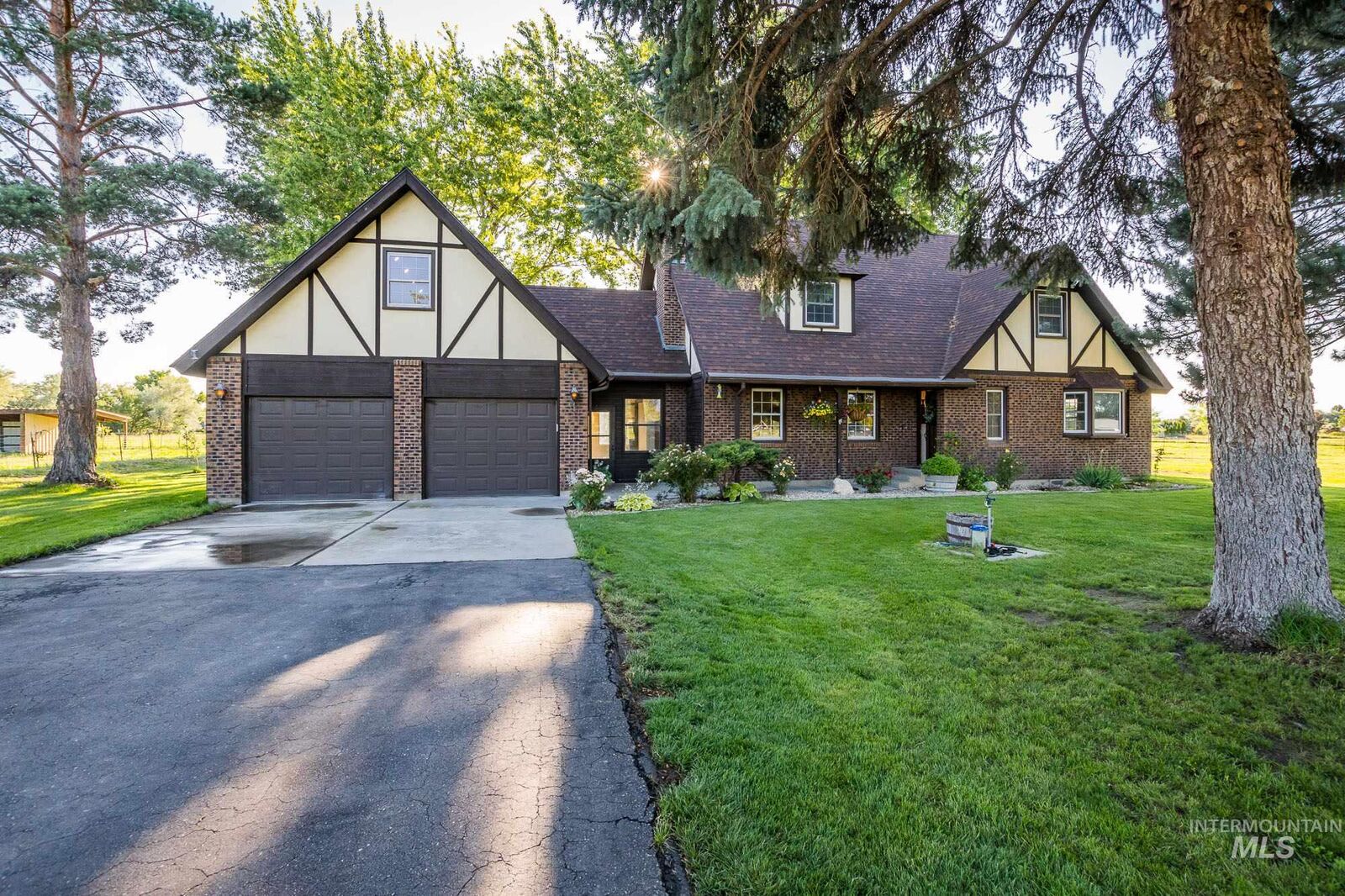 Property Photo:  1591 Artesian Rd  ID 83616 