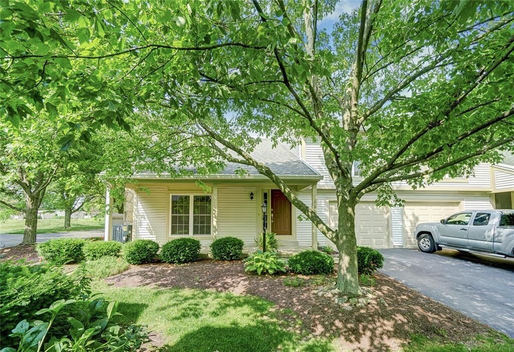 Property Photo: 1007 Foxshire Place OH 45458