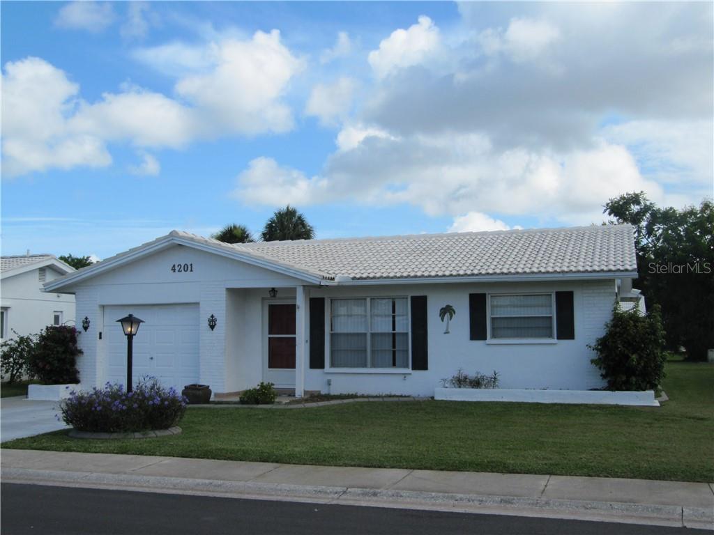 Property Photo:  4201 Neil Lane  FL 34208 