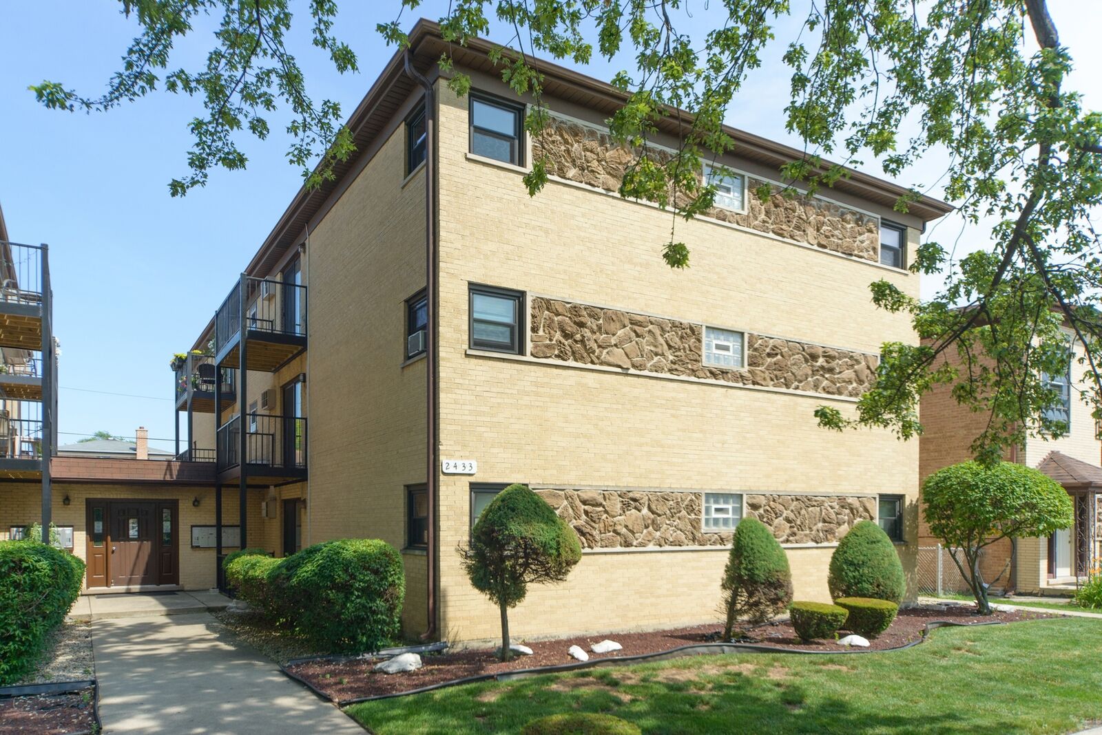 Property Photo: 2433 North 77th Court 1W IL 60707
