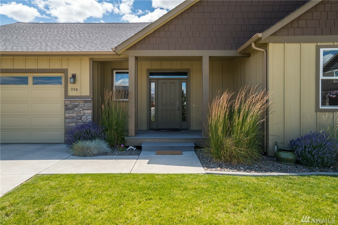 Property Photo: 350 N Newark Ave WA 98802
