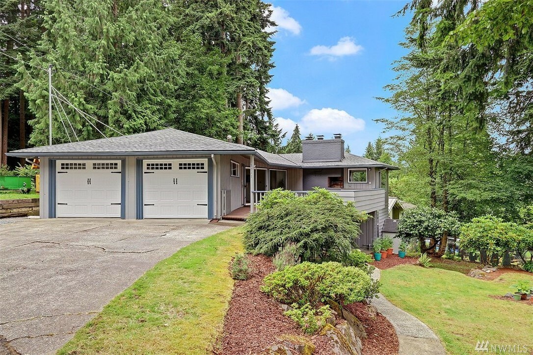 Property Photo:  9811 243rd Place SW  WA 98020 