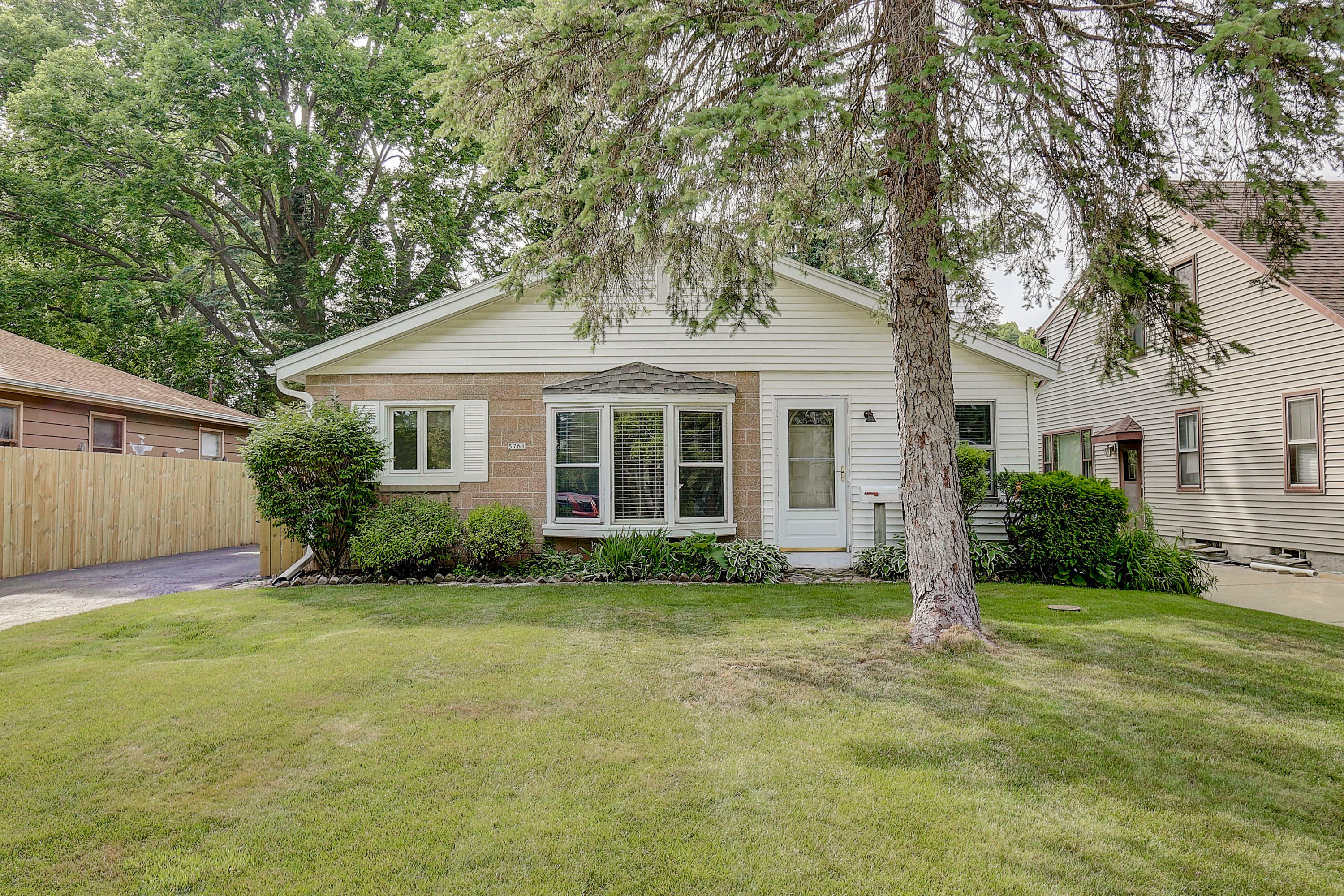 Property Photo:  5761 N River Forest Dr  WI 53209 