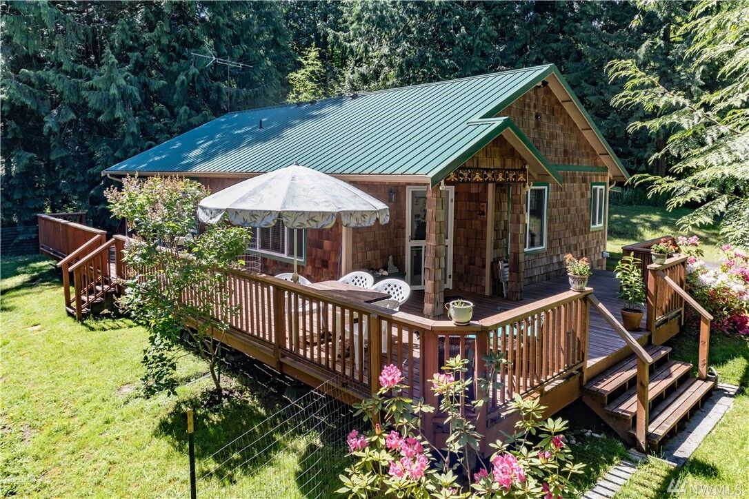 Property Photo:  112  Hilton Avenue  WA 98368 