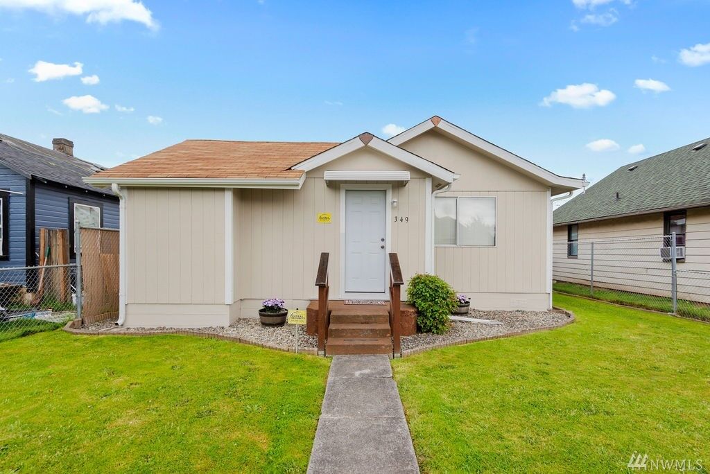 Property Photo:  349  21st Avenue  WA 98632 