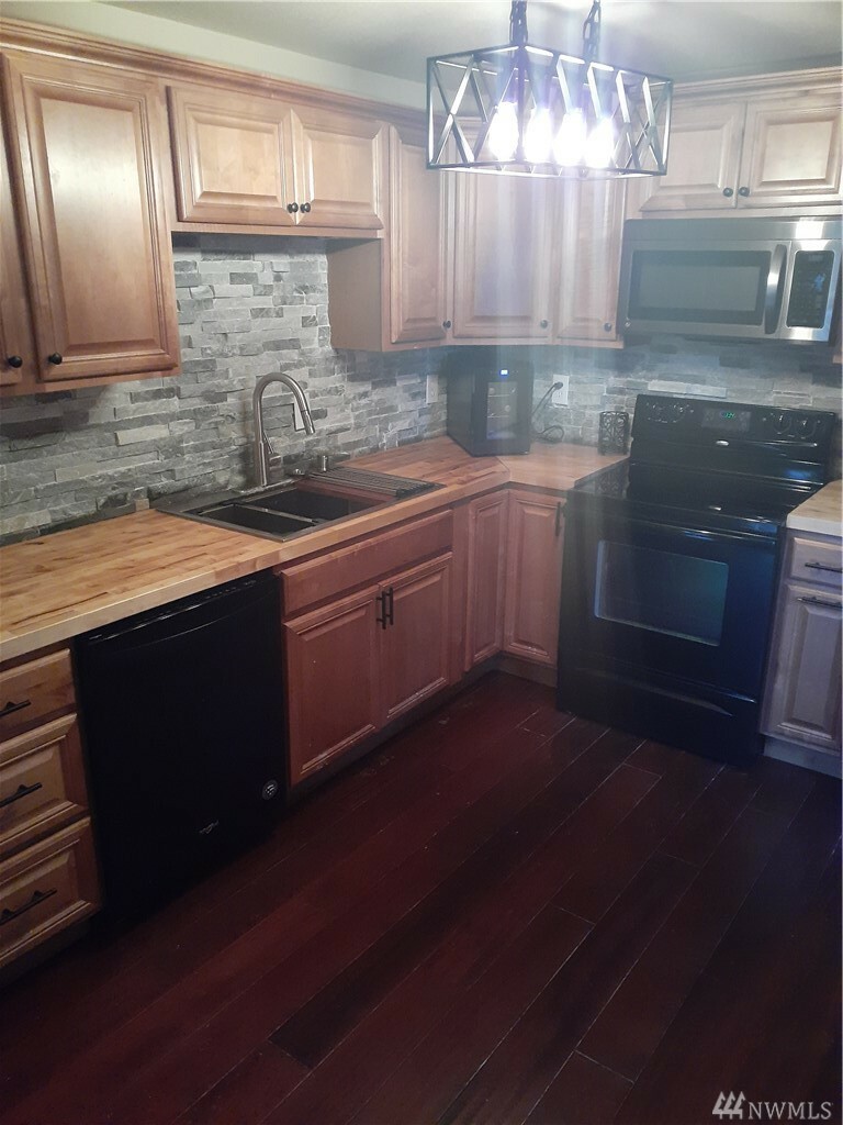 Property Photo: 8719 12th St NE WA 98258