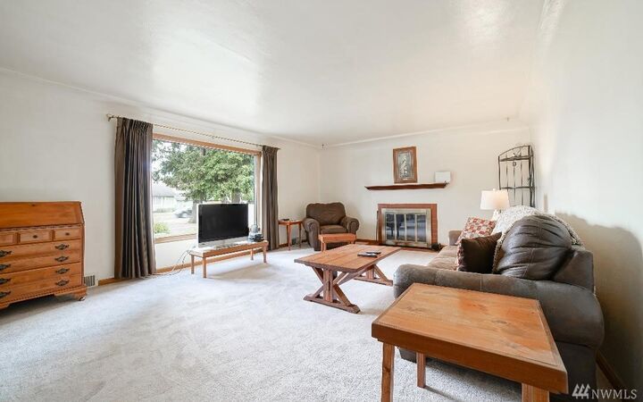 Property Photo:  5011 E B St  WA 98404 