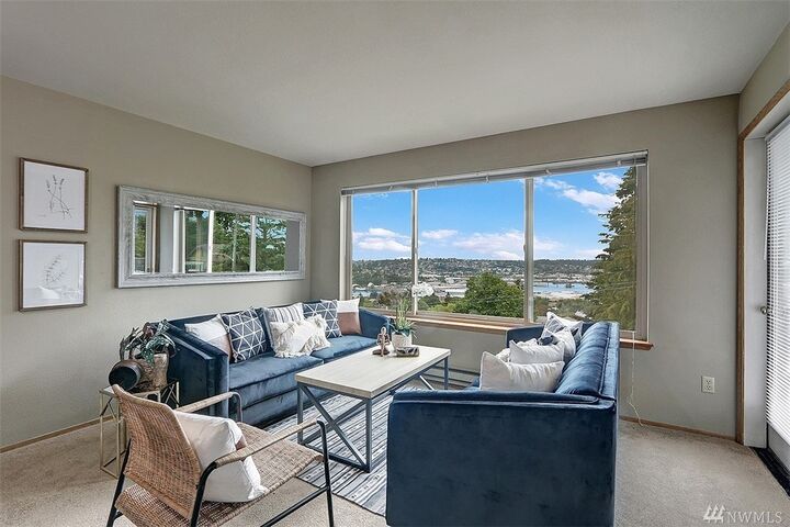 Property Photo:  4421 Greenwood Ave N 304  WA 98103 