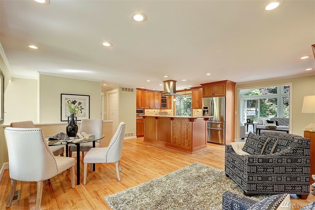 Property Photo: 15910 SE 1st St WA 98008