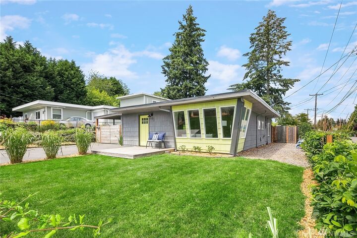 Property Photo:  152 S 112th Street  WA 98168 