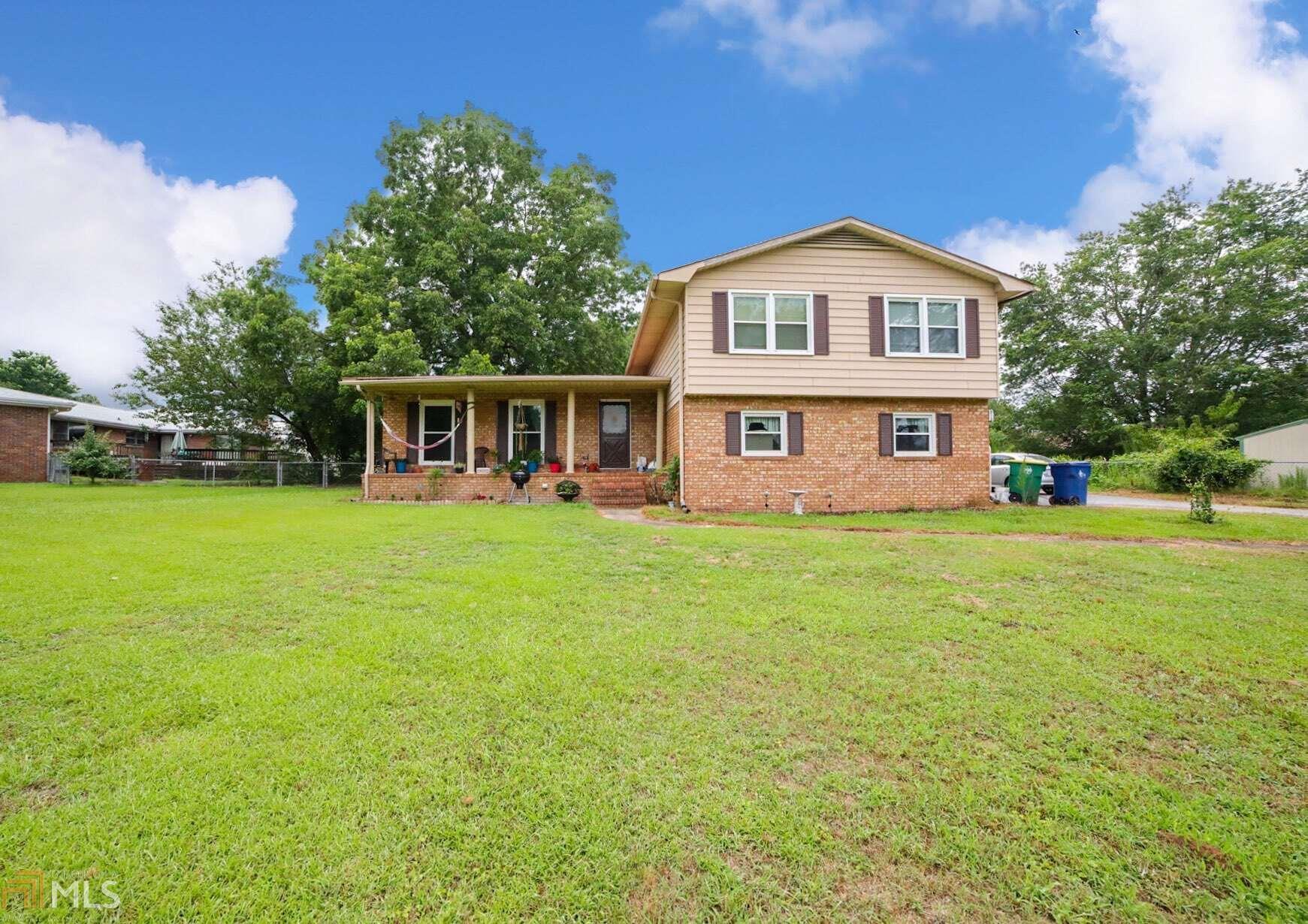 Property Photo: 185 Fairway Cir GA 30607