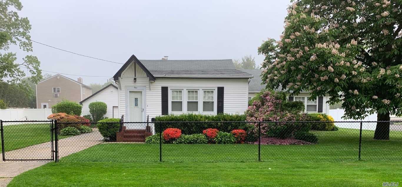 Property Photo:  1 Ontario Drive  NY 11706 