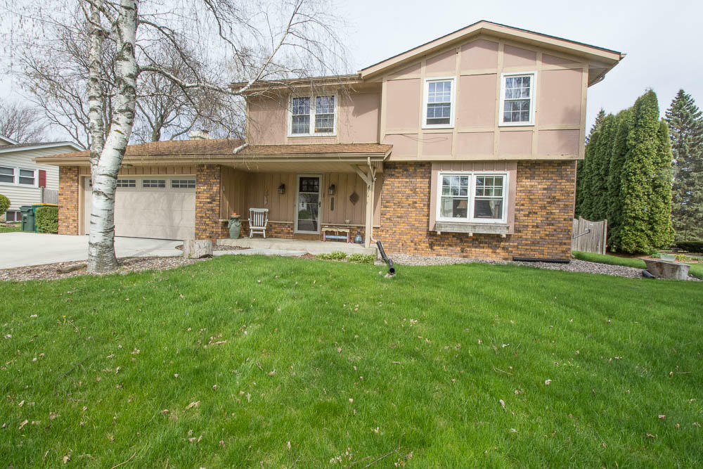 Property Photo:  1721 Longmeadow Dr  WI 53095 