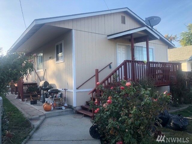 828 S Chelan Avenue  Wenatchee WA 98801 photo