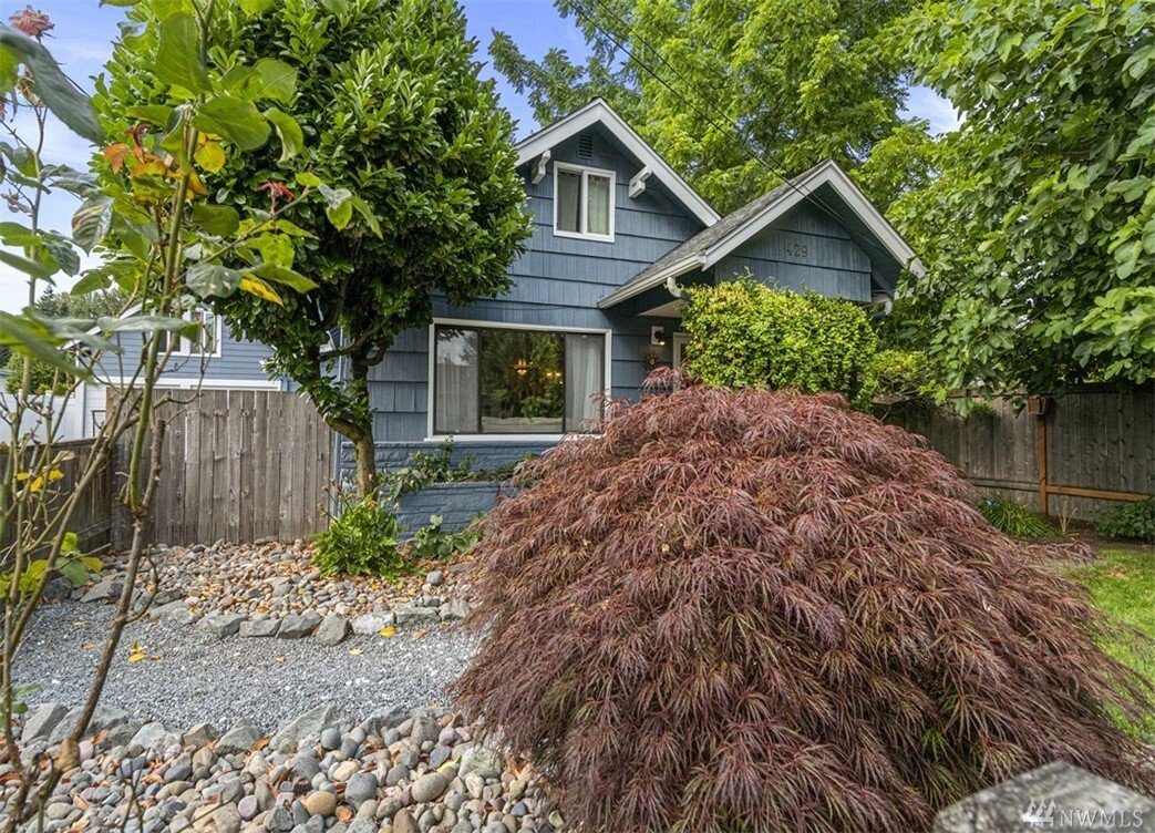 Property Photo: 429 8th Ave NE WA 98372