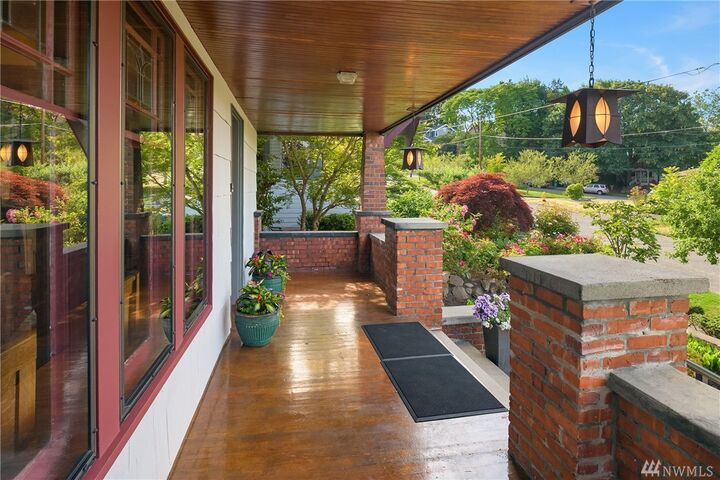 Property Photo:  809 N 60th St  WA 98103 